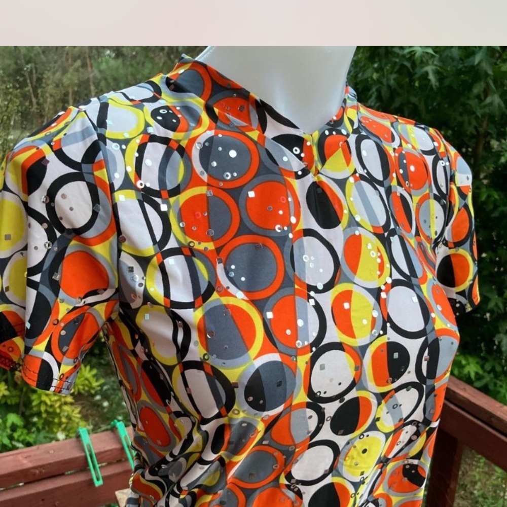 Weissman Made in USA Colorful Geometric Short Sleeve Top with sequins Small - Picture 2 of 6